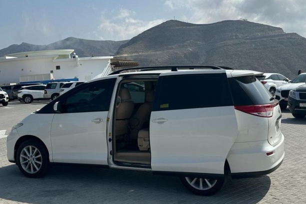 Weekly Rental in Dubai is 2800 AED for SUV 07-seater