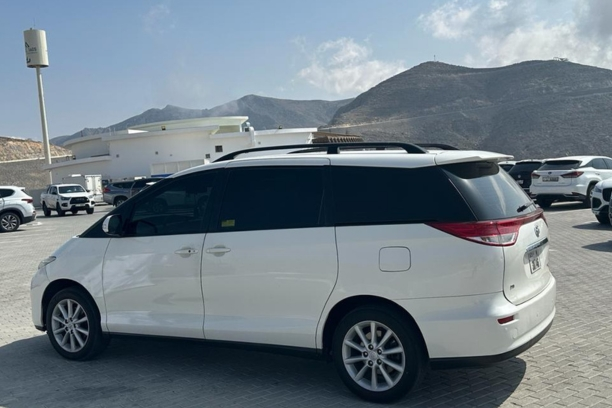 car rent dubai with driver