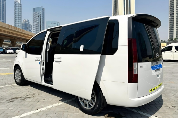 daily Hyundai Staria rental UAE