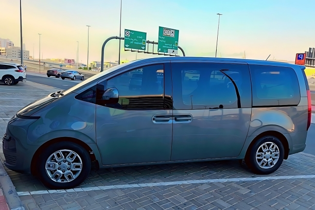 Hyundai Staria rental for group tours UAE