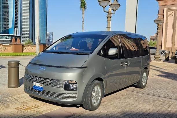 Hyundai Staria rental with luggage space UAE