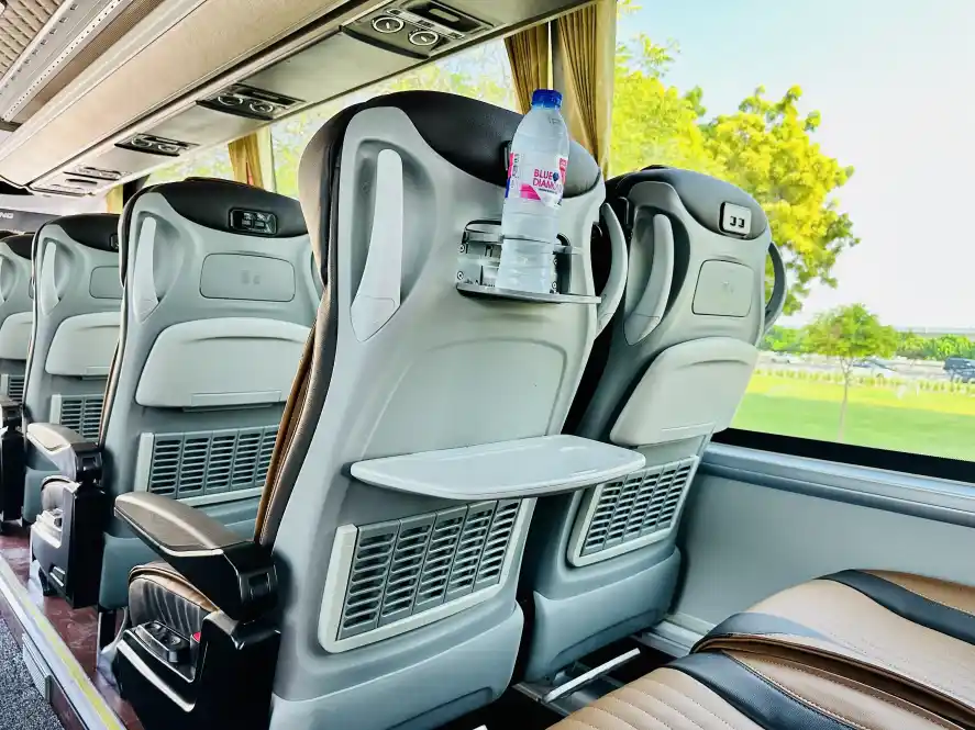 Tour-Bus-in-Dubai-for-private-transfers-and-tours