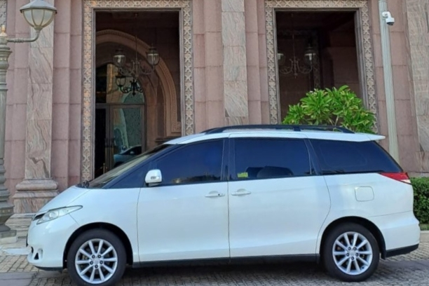 Minivan Toyota Previa Rental Dubai