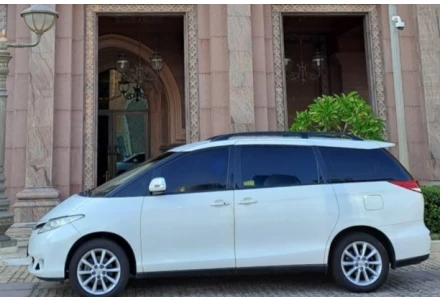 Minivan Toyota Previa Rental Dubai