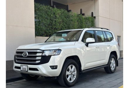 Toyota Land Cruiser For Rent in Dubai